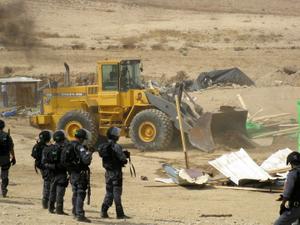 A shovel destroying al-Arakib